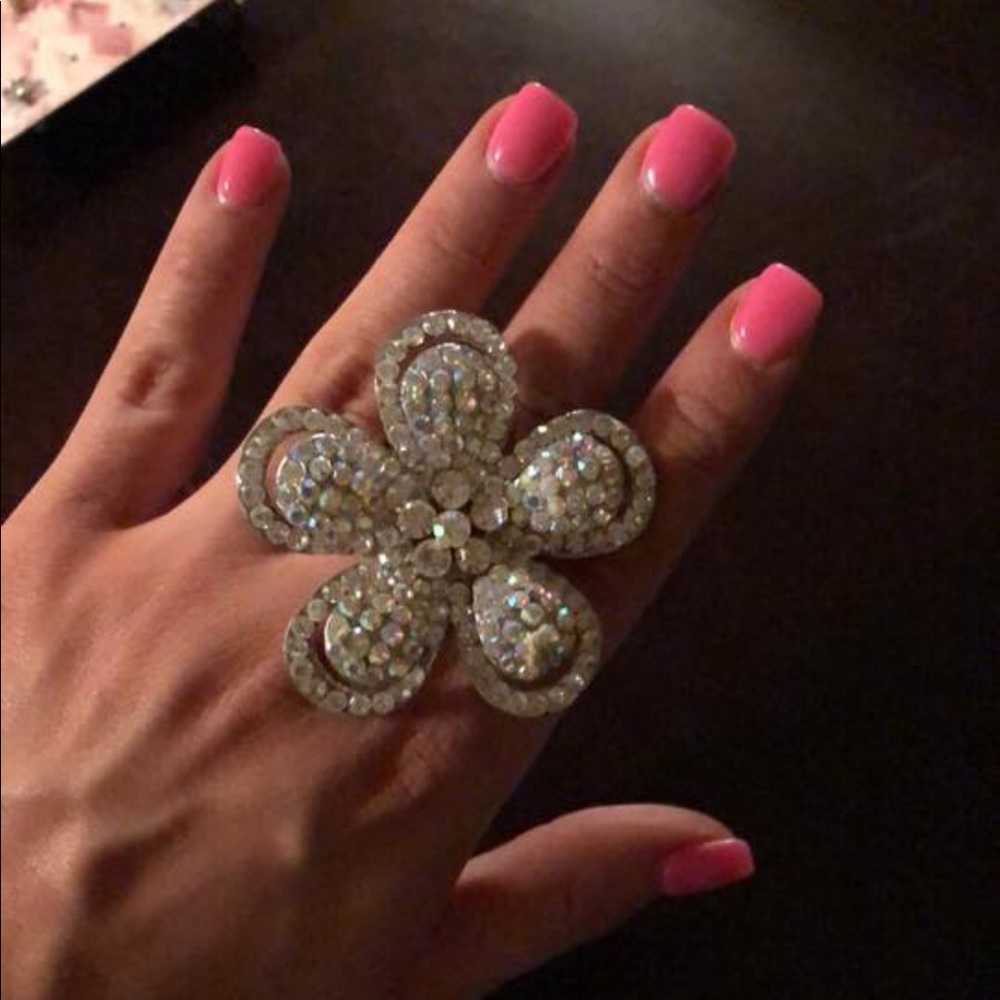 Adjustable diamond flower ring